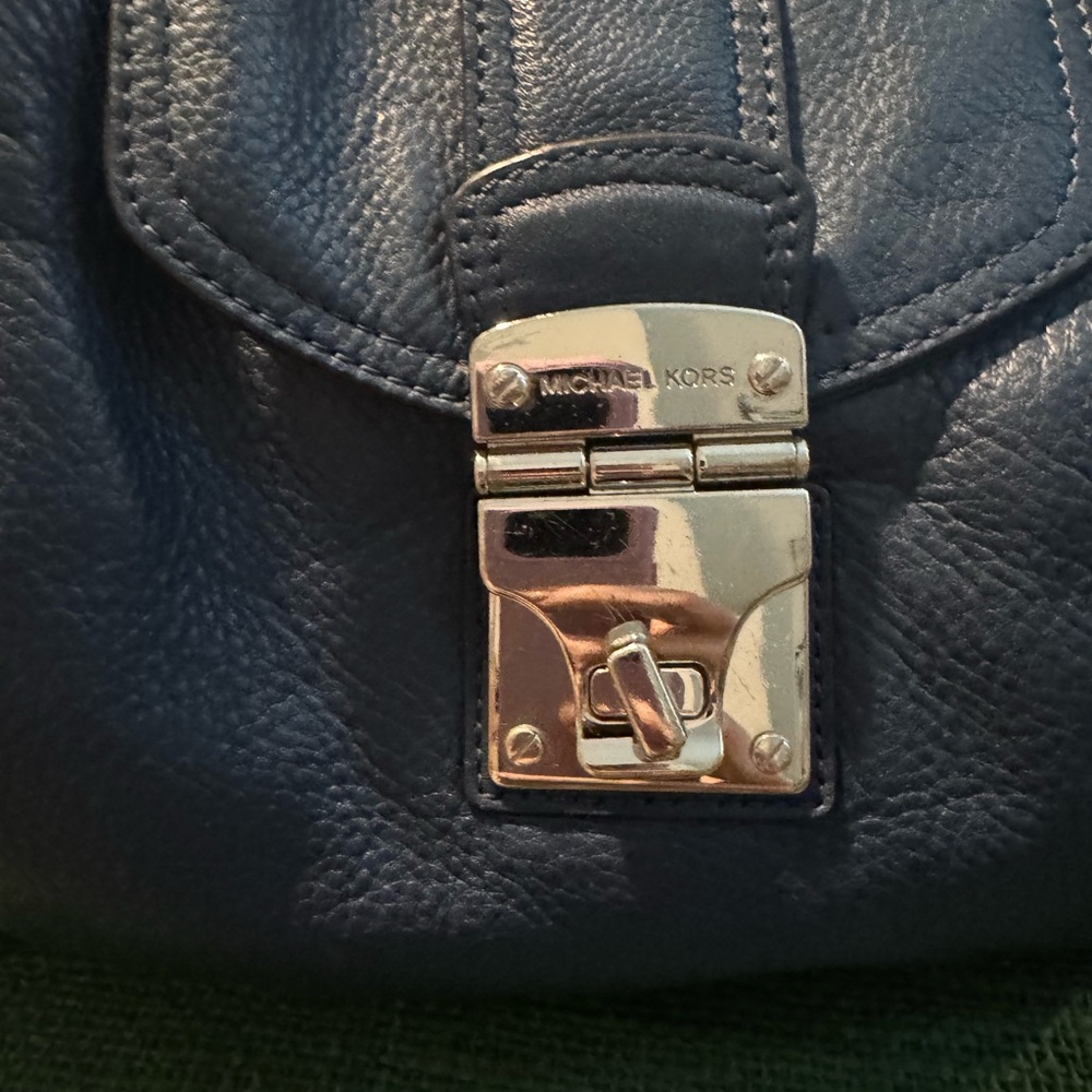 Michael Kors Navy Pebbled Leather Shoulder Bag with Silver Hardware - Picture 2 of 9